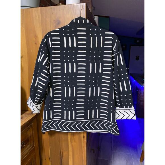 Art to Wear Reversible Aztec Blazer - Black&White Pattern, Sz XL/2XL (46” Chest) - Picture 3 of 8